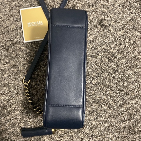 Micheal Kors Crossover Bag - Picture 4 of 9